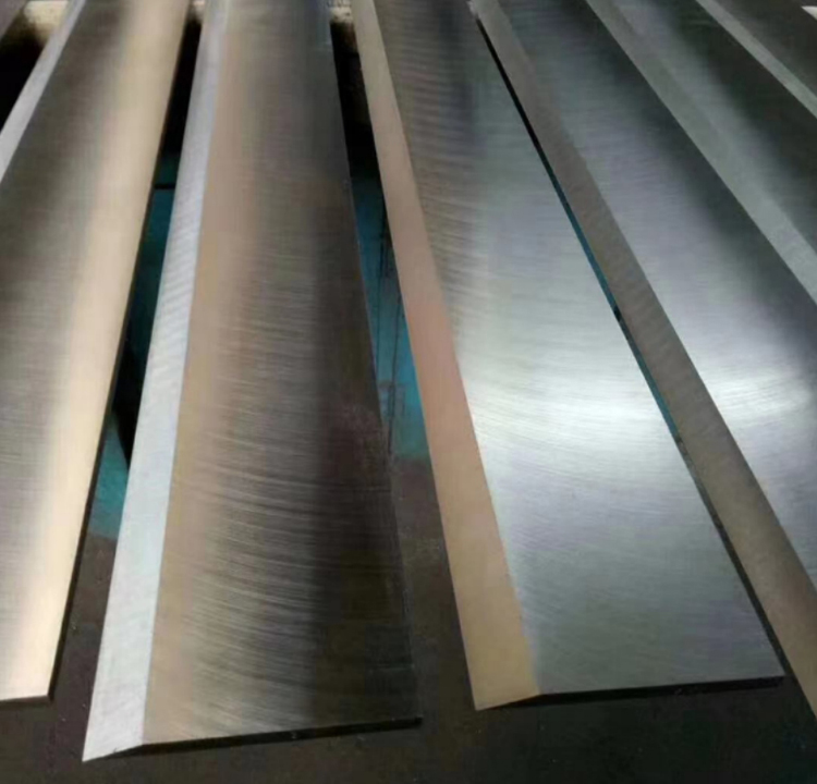 刀口鑲鋼(gang)刀